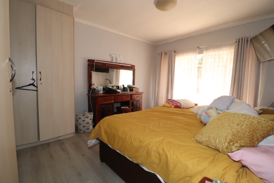 To Let 4 Bedroom Property for Rent in Wilkoppies North West